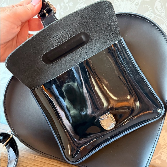 Dr. Marten’s Black Kiev Leather Large Heart Convertible Shoulder Bag Backpack - Picture 10 of 17